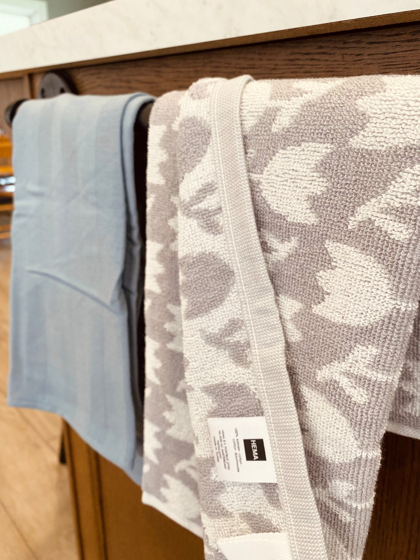 Hand towel ~ grey tulips